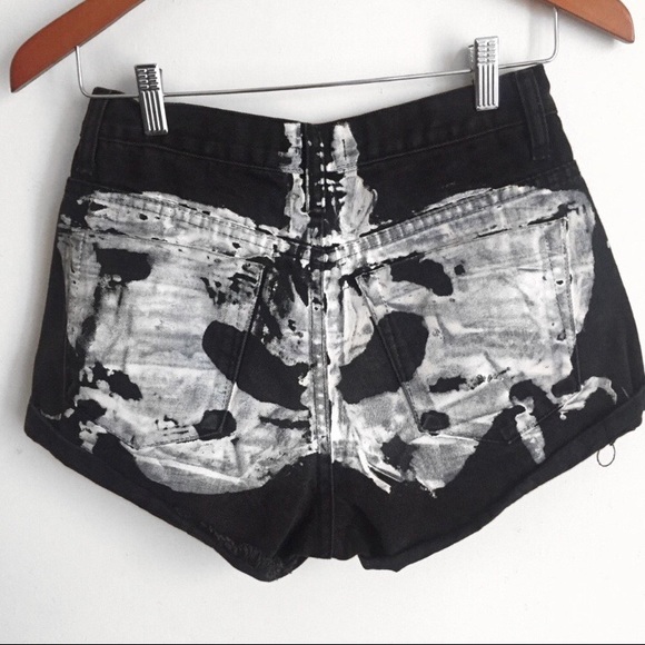 BLACK DENIM SHORTS - Picture 2 of 3